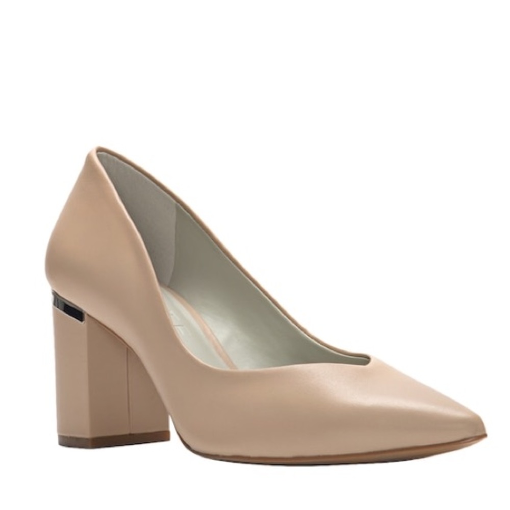1. STATE Saffire Pumps